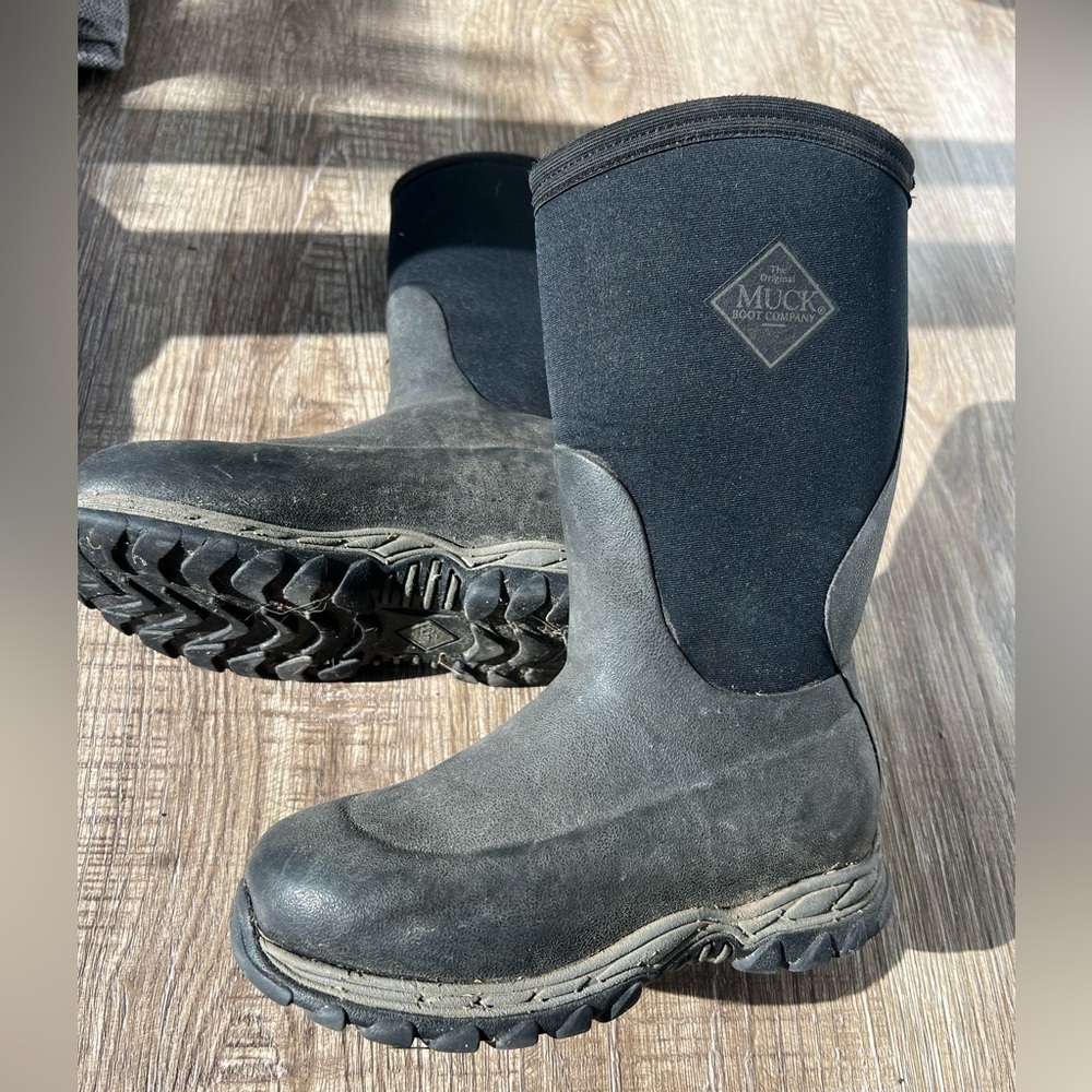 Kids rugged muck boots